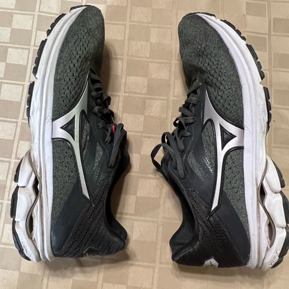 Mizuno Waver Rider 23 Running Shoes Women Size 10 Gray Black J1GD190349 EUC 2019 - Picture 3 of 5